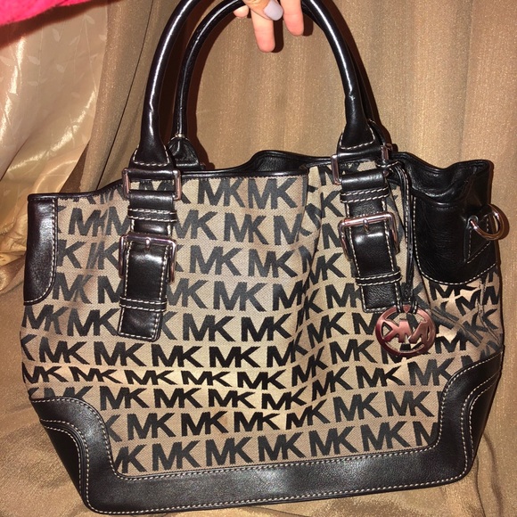 Large Michael Kors Purse - Picture 2 of 7
